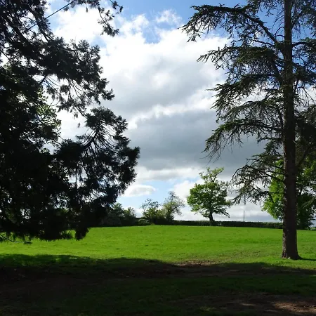L'abrejou فندق مبيت وإفطار Le Donjon